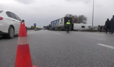 Balıkesir’de Okul Servisi ile Tır Çarpıştı: 8 Öğrenci Ağır Yaralı