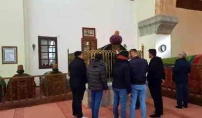 KYK Yurtları Öğrencileri Mevlevi Türbe Camii’ni Ziyaret Etti