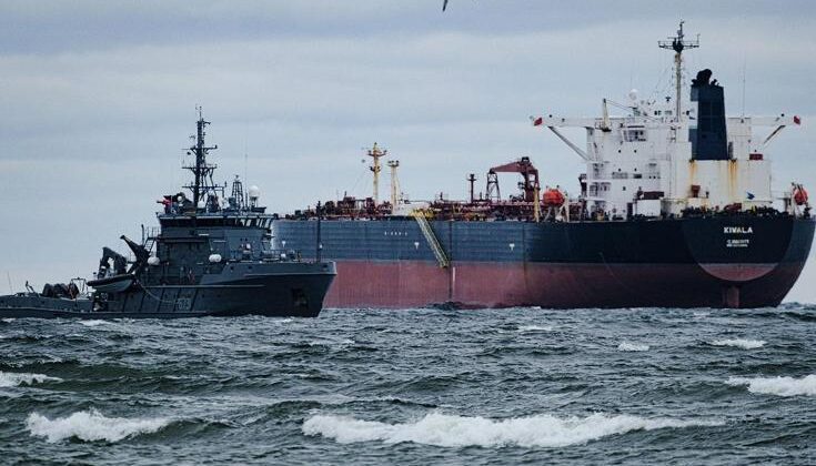 Avrupa ülkesi, Rusya’ya giden petrol tankerini alıkoydu
