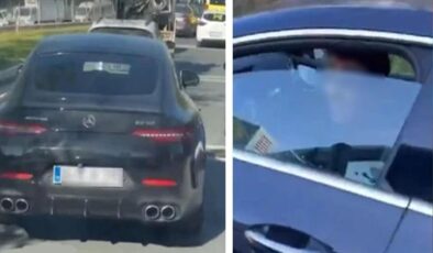 Çakarlı araçla trafiğe çıktı,