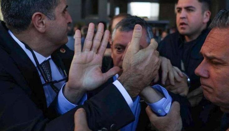 Özel’e yumruklu saldırı!