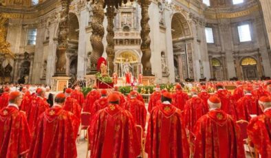Papalık seçimi başladı! Sonuçlar dumanla ilan edilecek